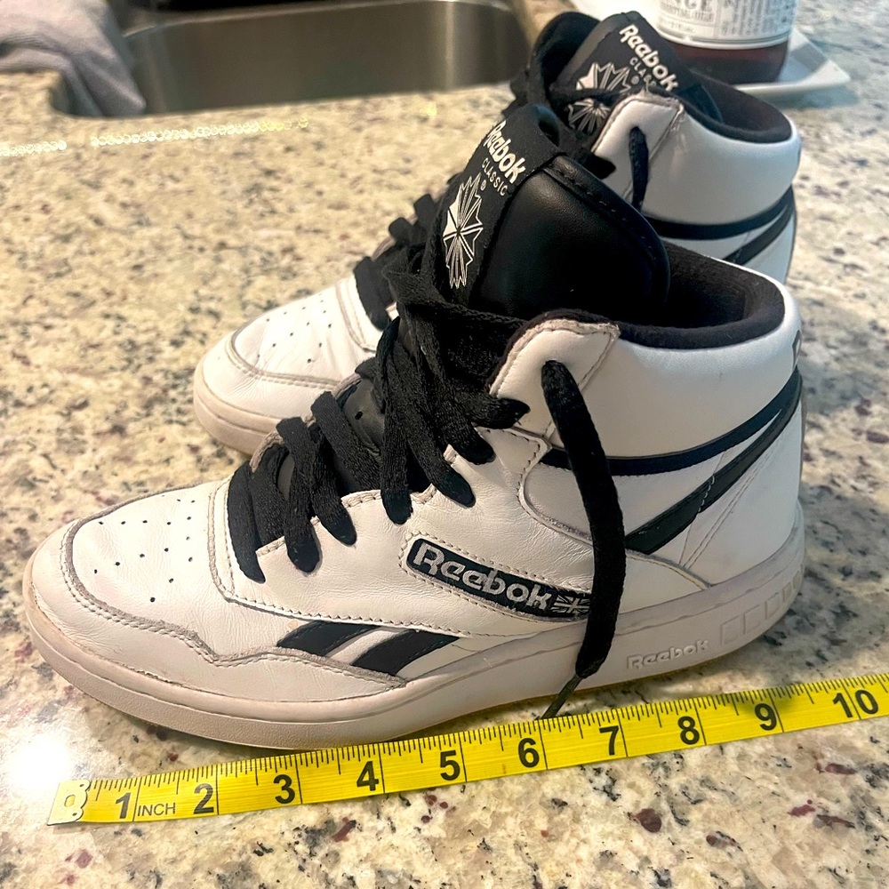 Reebok black and white hi-top sneaker.BB4600. Sizing37, 6.5-7women’s,5 1/2 men’s